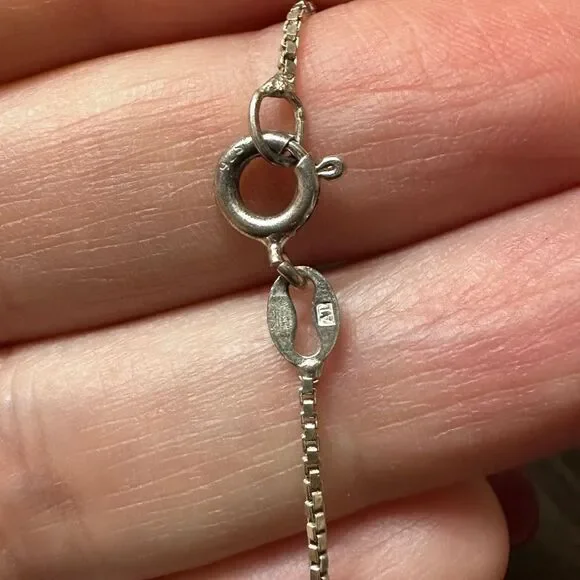 SALE! Mother of pearl pendant on a solid .925 18” box chain! - Picture 6 of 9